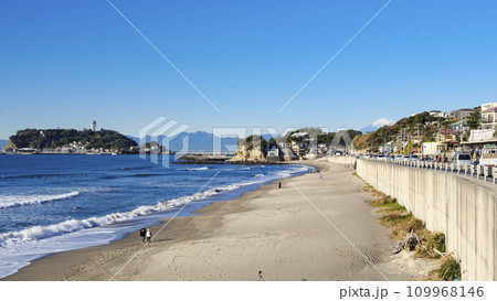 湘南の海と砂浜 109968146