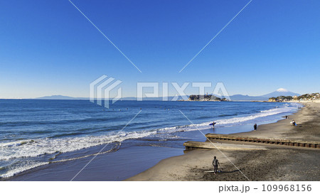 湘南の海と砂浜 109968156