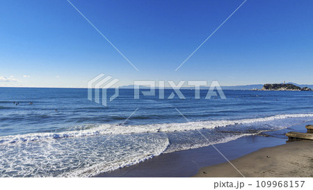 湘南の海と砂浜 109968157