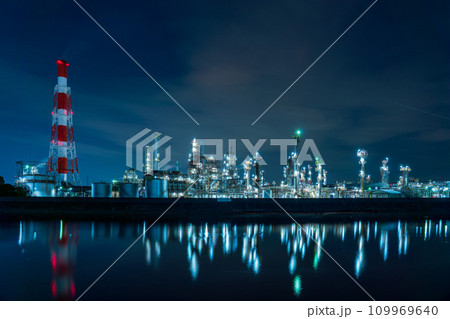 【工場夜景】三重県四日市の工場夜景 109969640