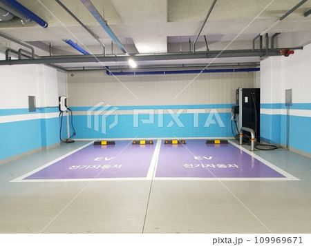 light in the dark room before the end of the tunnel 109969671