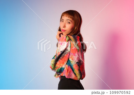 クールな女性のビューティーポートレート 109970592