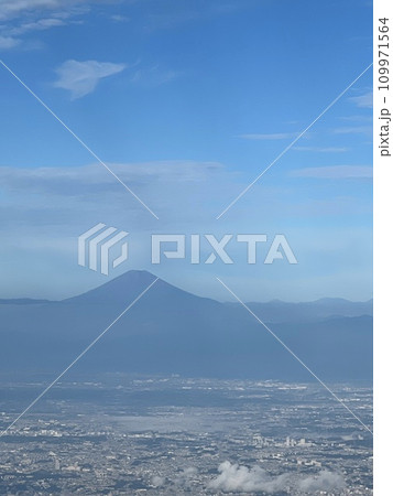 飛行機からの富士山 飛行機からの富士山 109971564