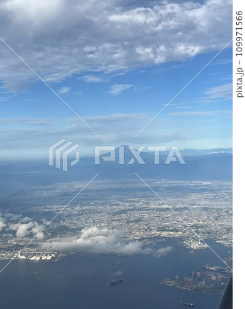 飛行機からの富士山 飛行機からの富士山 109971566
