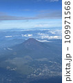 飛行機からの富士山 109971568