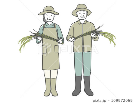 収穫した米を手に持つ中高年の男女 収穫した米を手に持つ中高年の男女 109972069