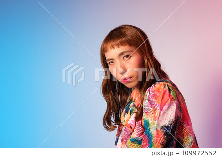 クールな女性のビューティーポートレート クールな女性のビューティーポートレート 109972552