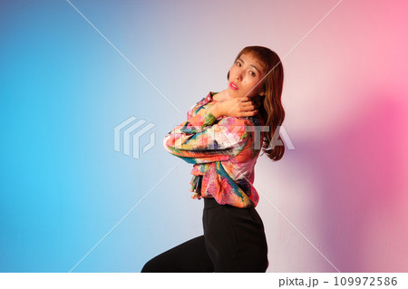 クールな女性のビューティーポートレート クールな女性のビューティーポートレート 109972586