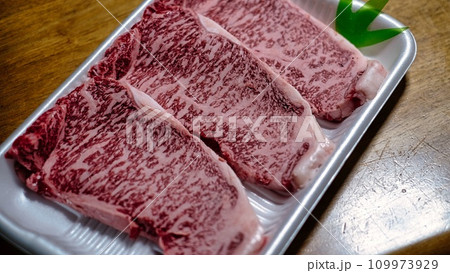 大分県の特産品の豊後牛をもらう 109973929