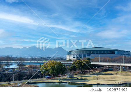 榛名山とグリーンドーム前橋 榛名山とグリーンドーム前橋 109975405