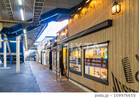 西国分寺駅プラットホームの美容院 109976650