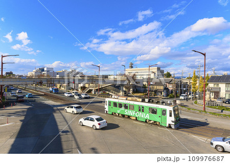 愛知県豊橋市　路面電車の走る風景 109976687