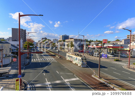 愛知県豊橋市　路面電車の走る風景 109976688