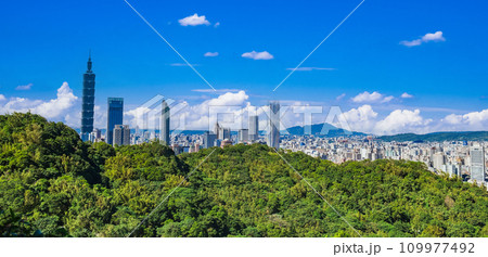 台湾 台北101と台北市内遠景 台湾 台北101と台北市内遠景 109977492