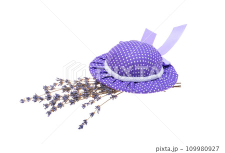 dry lavender isolated 109980927