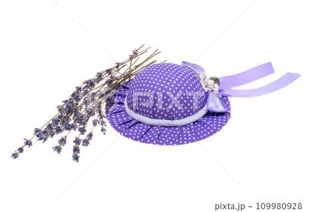 dry lavender isolated 109980928