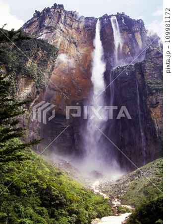 ベネズエラの秘境エンジェルフォール 109981172