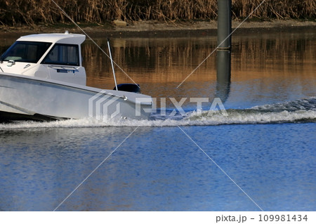 ボート 波紋 イメージ ボート 波紋 イメージ 109981434