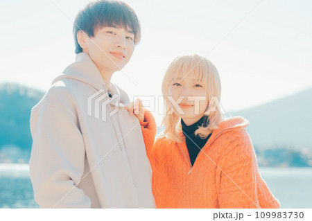 デートする男女 デートする男女 109983730