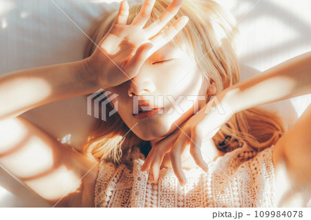 若い女性のビューティーイメージ 109984078