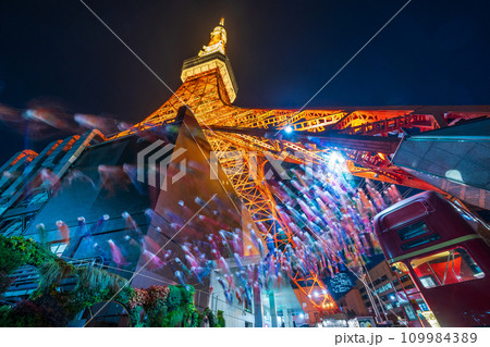 「東京都」東京タワーで泳ぐ鯉のぼり 夜景 「東京都」東京タワーで泳ぐ鯉のぼり 夜景 109984389