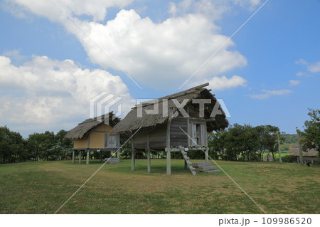 壱岐島原の辻一支国王都復元公園の倉庫の佇まい 壱岐島原の辻一支国王都復元公園の倉庫の佇まい 109986520