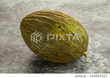 Spanish melon piel del sapo 109987925