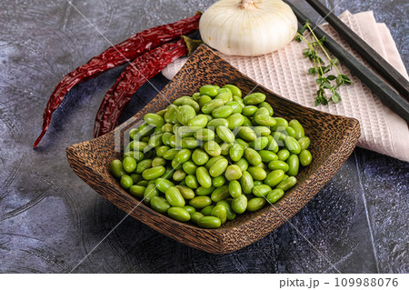 Bowl of delicious edamame beans Bowl of delicious edamame beans 109988076