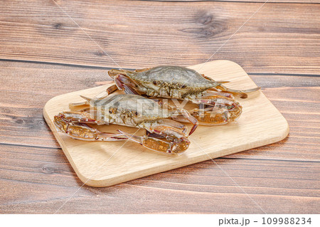 Two raw crab for cooking 109988234