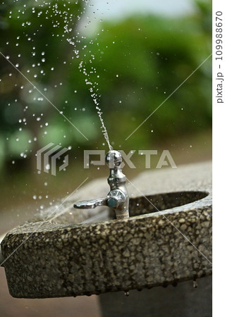 水が出しっぱなし 水が出しっぱなし 109988670