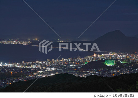 【十文字原展望台より別府市内を一望 (夜)】 大分県別府市野田字池ノツル 【十文字原展望台より別府市内を一望 (夜)】 大分県別府市野田字池ノツル 109988882