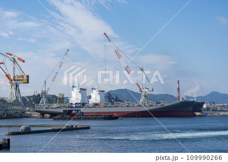 広島県呉の造船所 109990266