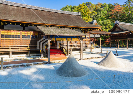 京都市北区上賀茂本山の上賀茂神社　細殿（重要文化財） 109990477
