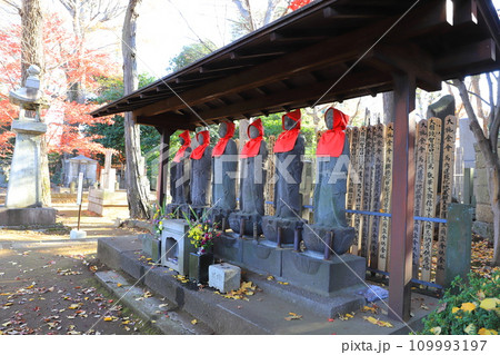 豪徳寺（ごうとくじ）境内にある六地蔵　東京都世田谷区 109993197