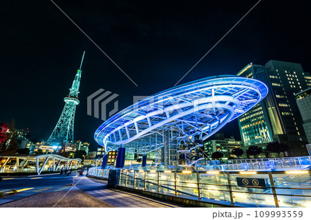 ミライタワーと水の宇宙船を見るオアシス21夜景 ミライタワーと水の宇宙船を見るオアシス21夜景 109993559