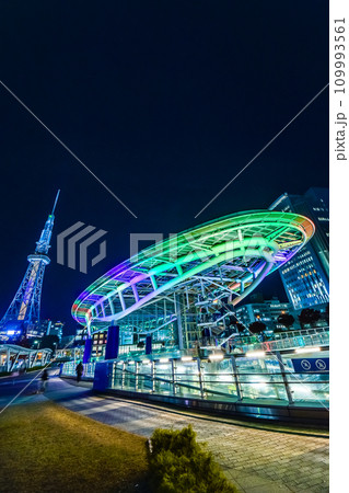 ミライタワーと水の宇宙船を見るオアシス21夜景 109993561