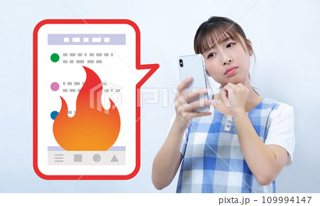 ネット炎上して困る女性イメージ 109994147