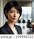 オフィスにいるビジネスウーマン 109994312