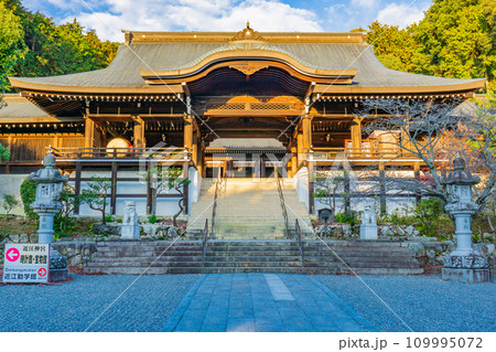 滋賀県大津市神宮町の近江神宮 外拝殿(登録有形文化財) 滋賀県大津市神宮町の近江神宮 外拝殿(登録有形文化財) 109995072