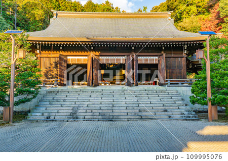 滋賀県大津市神宮町の近江神宮　内拝殿（登録有形文化財） 109995076