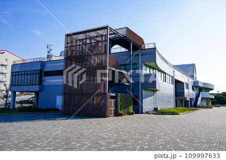 晴れ渡った朝 ふなばし三番瀬環境学習館(千葉県船橋市) 晴れ渡った朝 ふなばし三番瀬環境学習館(千葉県船橋市) 109997633