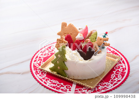 クリスマスケーキ 109998438
