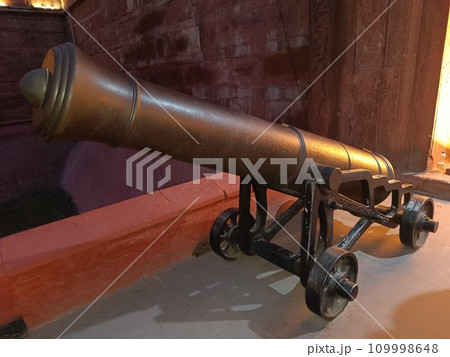 Antique cannon image with selective focus 109998648