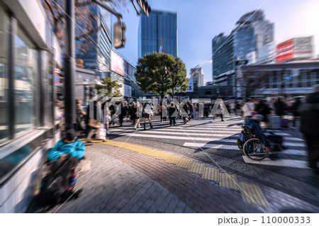 日本の東京都市景観 師走の慌ただしさ…光と影…コロナが投げかけるもの…高齢化社会の日本の行末=23日 日本の東京都市景観 師走の慌ただしさ…光と影…コロナが投げかけるもの…高齢化社会の日本の行末=23日 110000333
