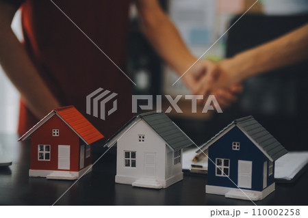 buy or sell real estate mortgage, Sale representative offer house purchase contract to buy a house or apartment and mortgage Money and Financial Concepts buy or sell real estate mortgage, Sale representative offer house purchase contract to buy a house or apartment and mortgage Money and Financial Concepts 110002258