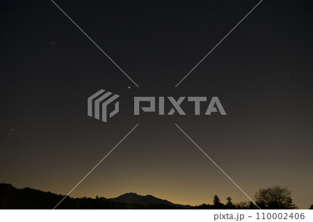 東の空、茅ヶ岳の上に昇った木星 東の空、茅ヶ岳の上に昇った木星 110002406