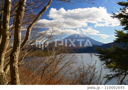 中ノ倉峠に向かう登山道からの景色 110002695