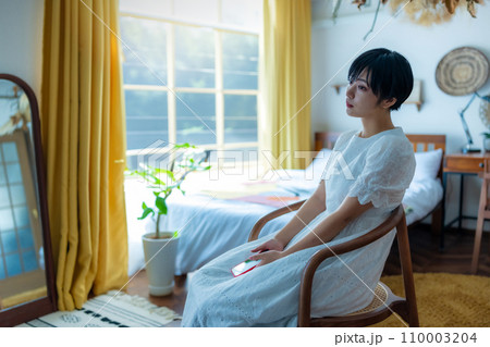 屋内 女性ポートレート撮影 屋内 女性ポートレート撮影 110003204