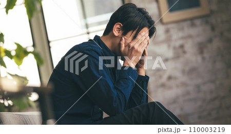 クールな男性のポートレート クールな男性のポートレート 110003219