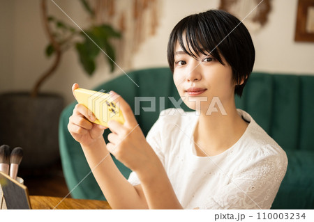 屋内　女性ポートレート撮影 110003234